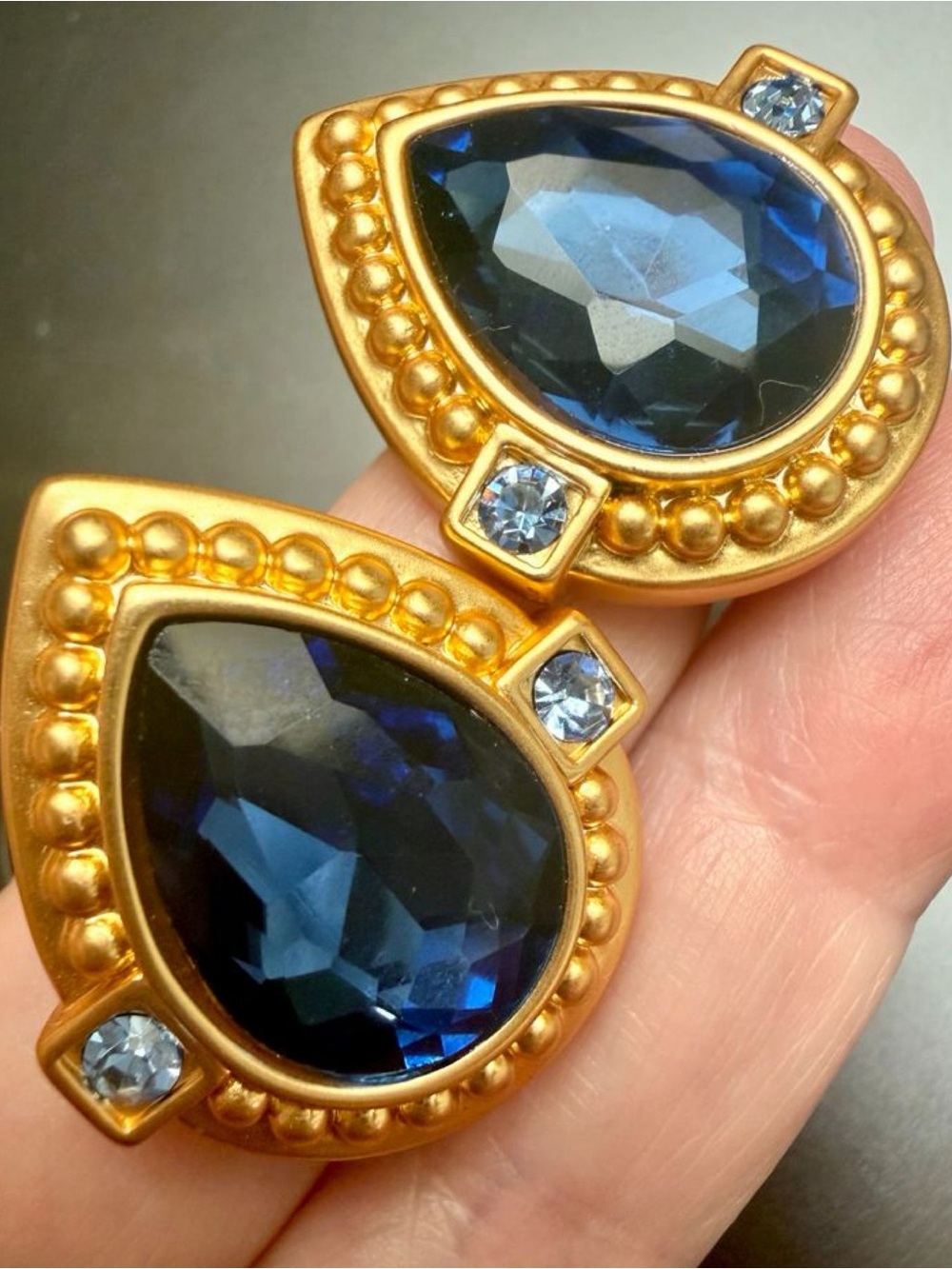 Oscar de la Renta Teardrop Earrings ✨POST BACK✨Museum GoldFinish - Picture 3 of 10